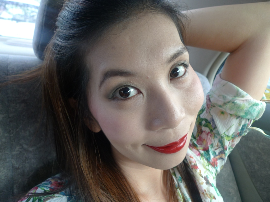 On lazy days, just swipe on some reds on the lips to freshen the entire look!